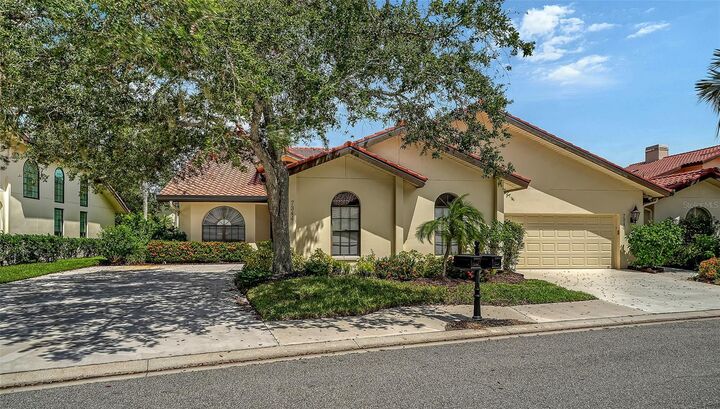 Property Photo: 7344 Villa D Este Drive FL 34238