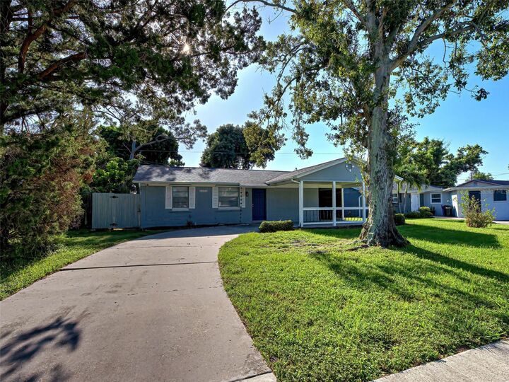 Property Photo: 1056 Venetian Parkway FL 34285