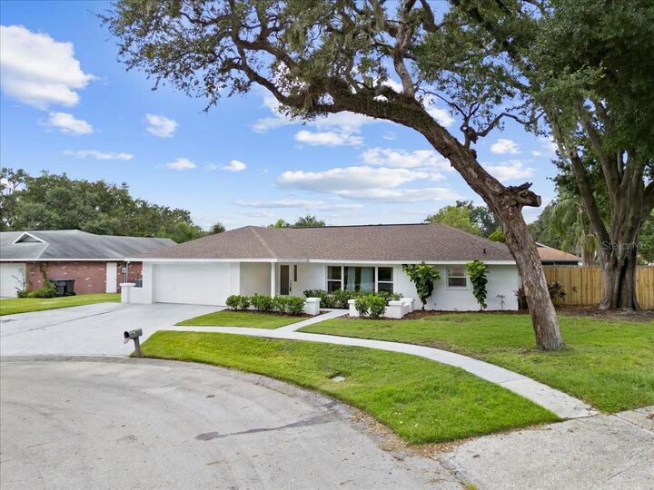 Property Photo:  103 Oak Square N  FL 33813 