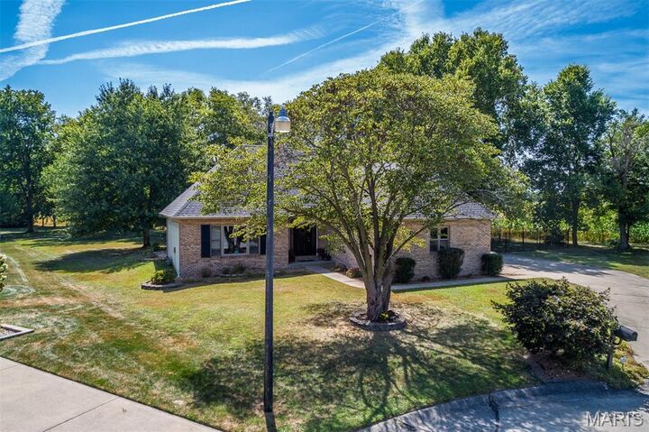 Property Photo: 355 Kingsbury Court IL 62249