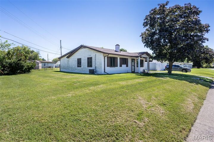 Property Photo: 3020 Willow Avenue IL 62040