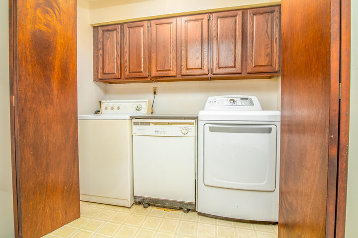 Property Photo: 235 Meadowbrook Dr WI 53021