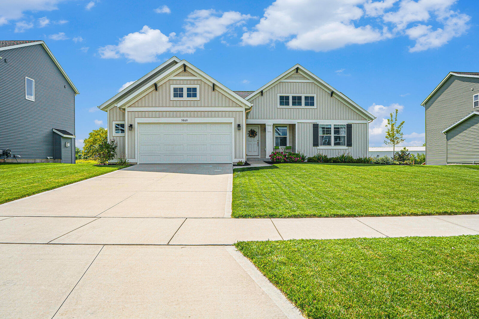 Property Photo: 5860 Crossmoor Street SE MI 49316