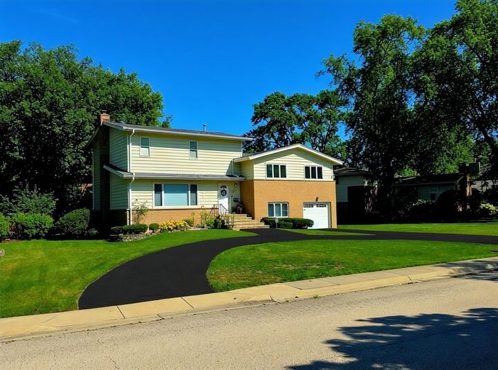 Property Photo:  517 Appletree Lane  IL 60015 