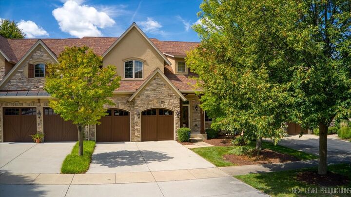 607 Bourbon Lane  Naperville IL 60565 photo