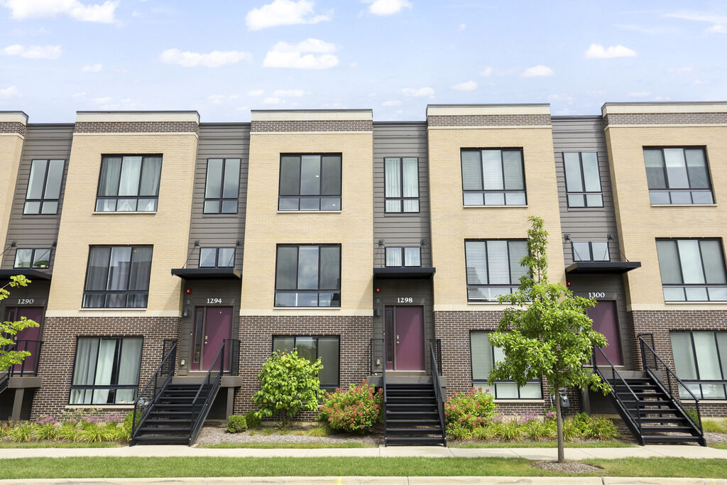 Property Photo:  1298 Catalina Court 1298  IL 60173 