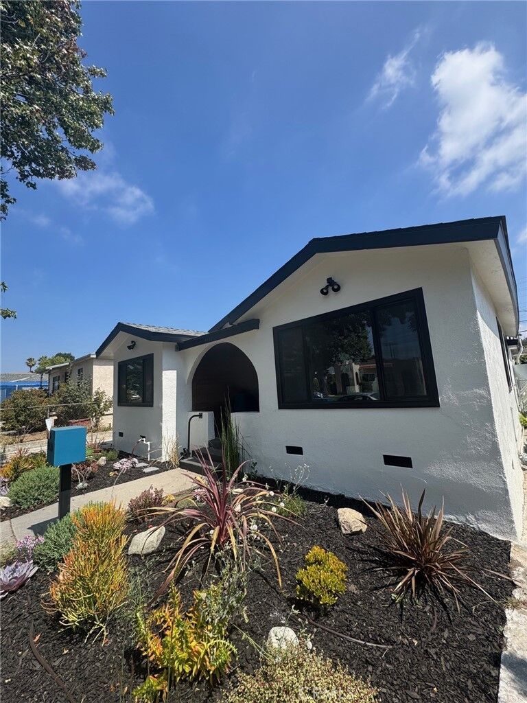 Property Photo: 4430 Alumni Avenue 2 CA 90041