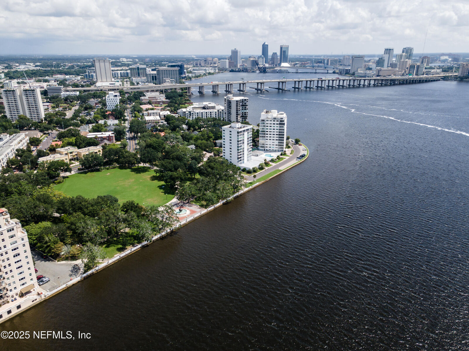 Property Photo: 1596 Lancaster Terrace 3B FL 32204