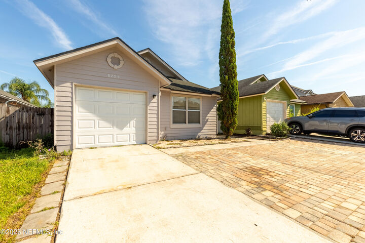 Property Photo: 8795 Ivey Road FL 32216