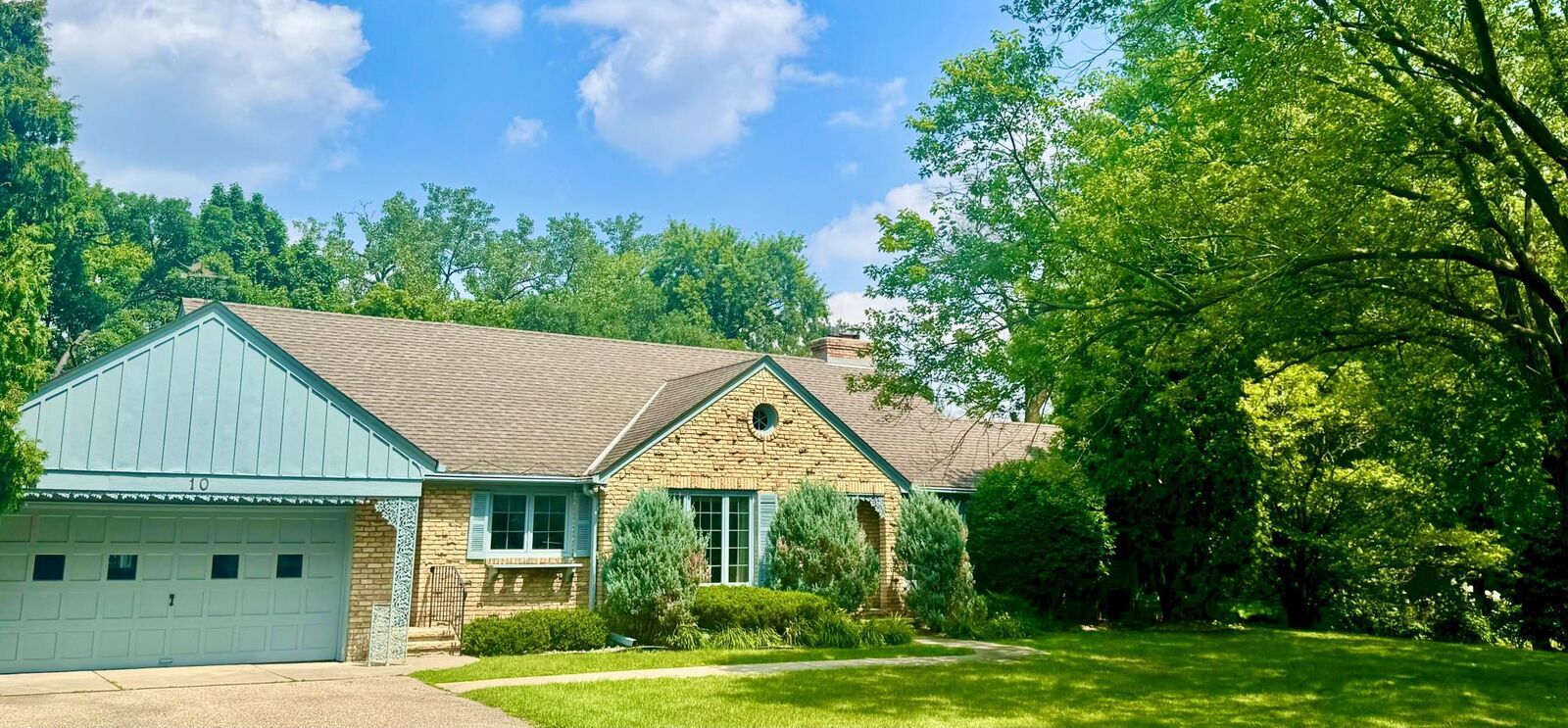 Property Photo:  10 Circle E  MN 55436 