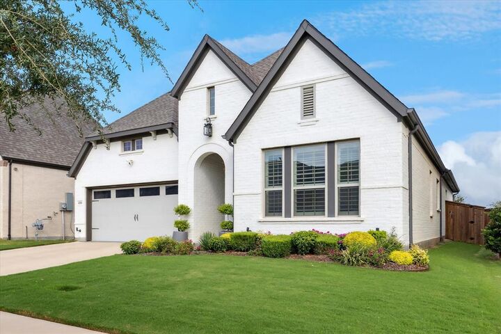 Property Photo: 6308 Tavolo Parkway TX 76123