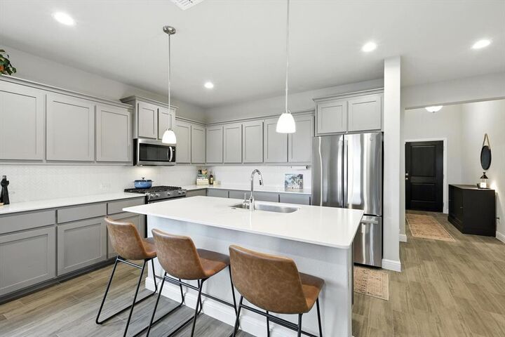 Property Photo: 505 Big Horn Pass TX 76210