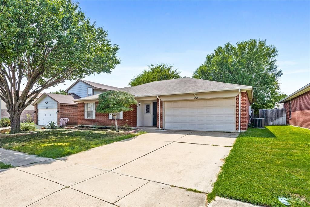 Property Photo: 6426 Nicole Way TX 76002