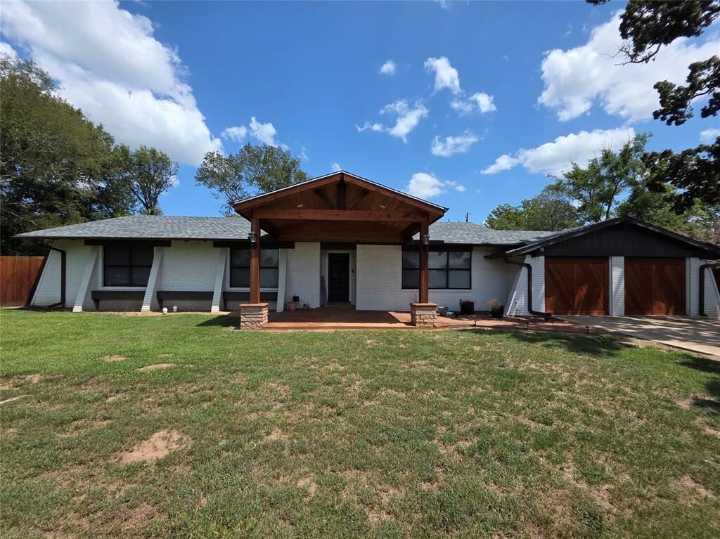 Property Photo: 808 S Highway 14 TX 76693