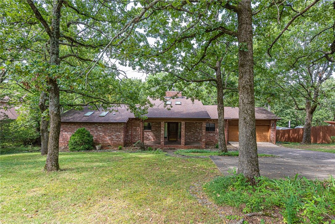 Property Photo: 687 N Cliffside Drive AR 72701