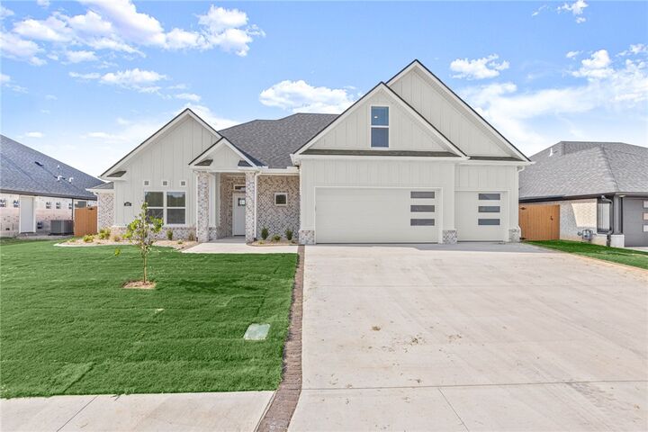Property Photo: 401 Bronco Street AR 72719