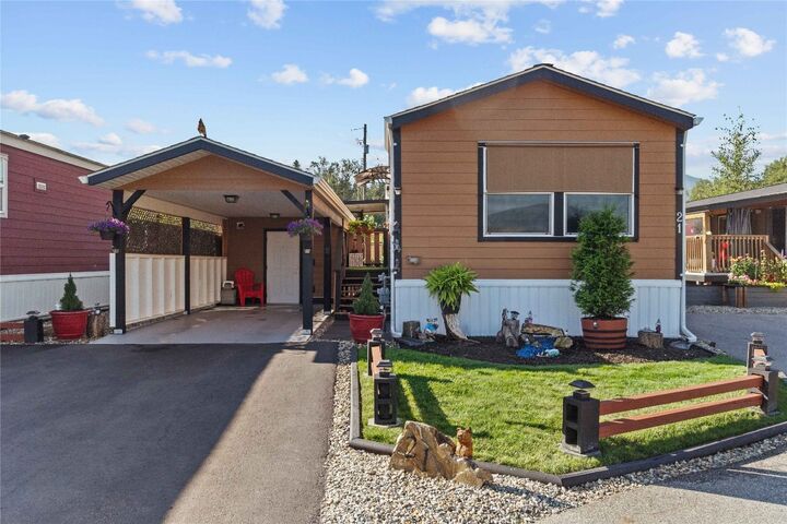 Property Photo: 4811 10A Avenue NE 21 BC V1E 1C5