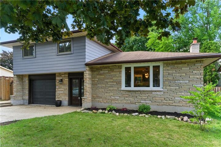 Property Photo:  124 Southwood Drive  ON N1S 3S2 