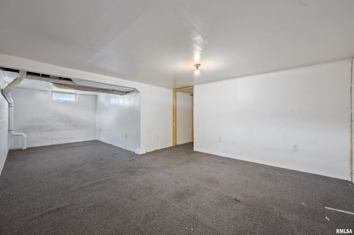 Property Photo: 6 Dirksen Court IL 61554