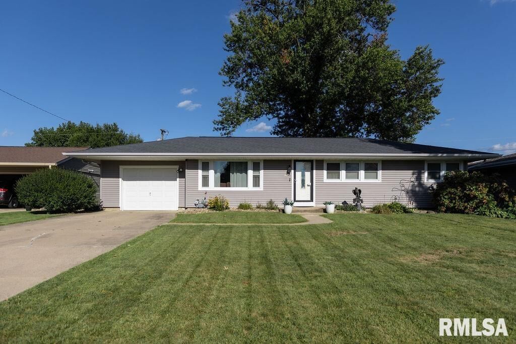 Property Photo: 1035 Lawrence Drive IL 61520