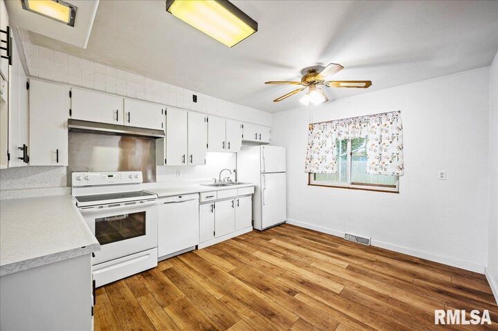 Property Photo: 1805 Center Street IL 61554