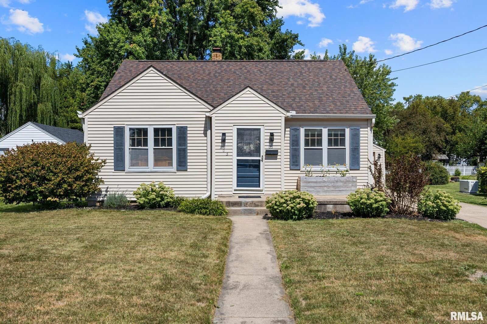 Property Photo: 905 Eldridge Street IL 61571