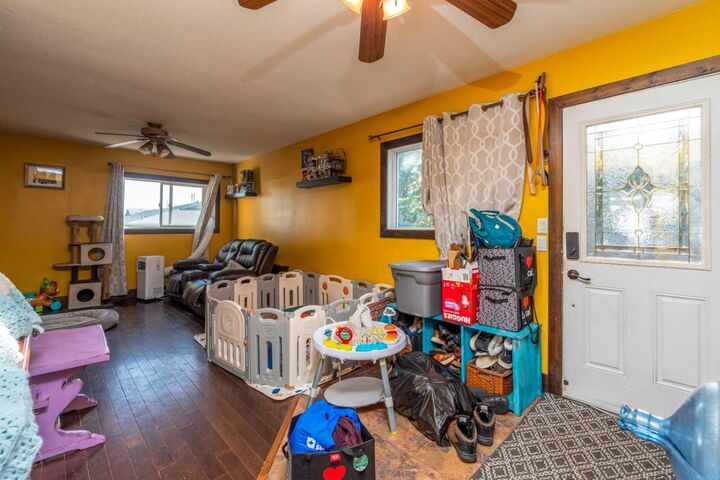 Property Photo: 116 1 Avenue W SK S0M 1P0