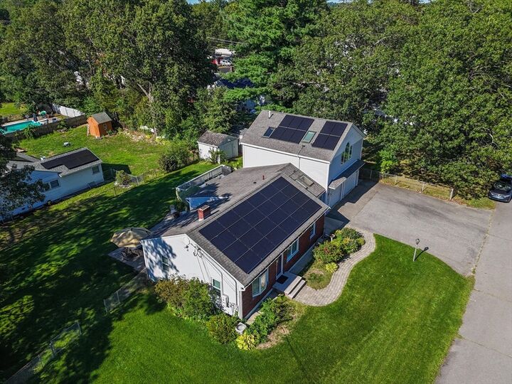 Property Photo:  5 Woodland Cir  MA 01844 