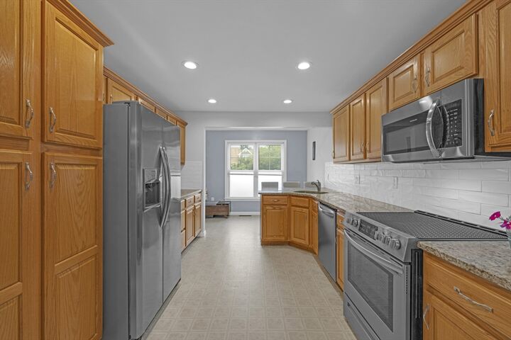 Property Photo: 7 Jefferson Court 7 MA 01569