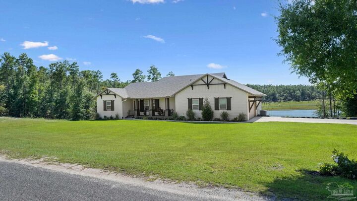 Property Photo: 5080 Pine Ridge Dr FL 32428