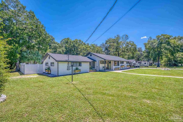 Property Photo: 7760 Stark Ave FL 32514