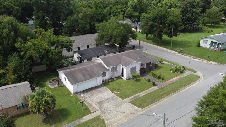 Property Photo: 1120 N L St FL 32501