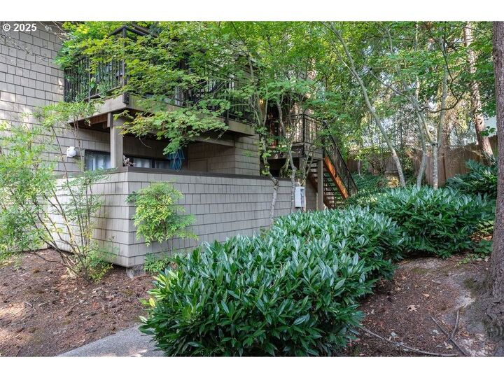 Property Photo: 21 Crestfield Ct OR 97035