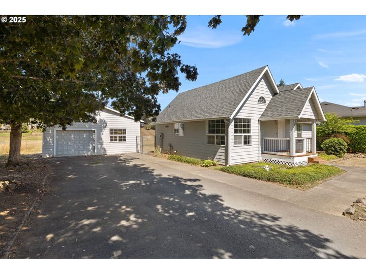 Property Photo: 3253 L St WA 98671