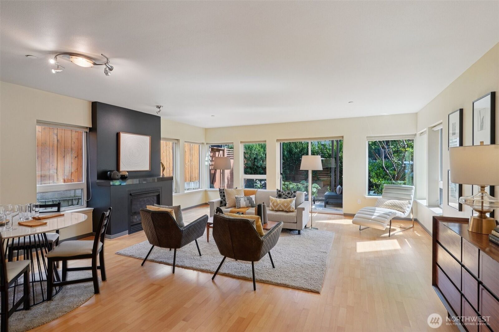 Property Photo:  4217  Fremont Avenue N 2  WA 98103 