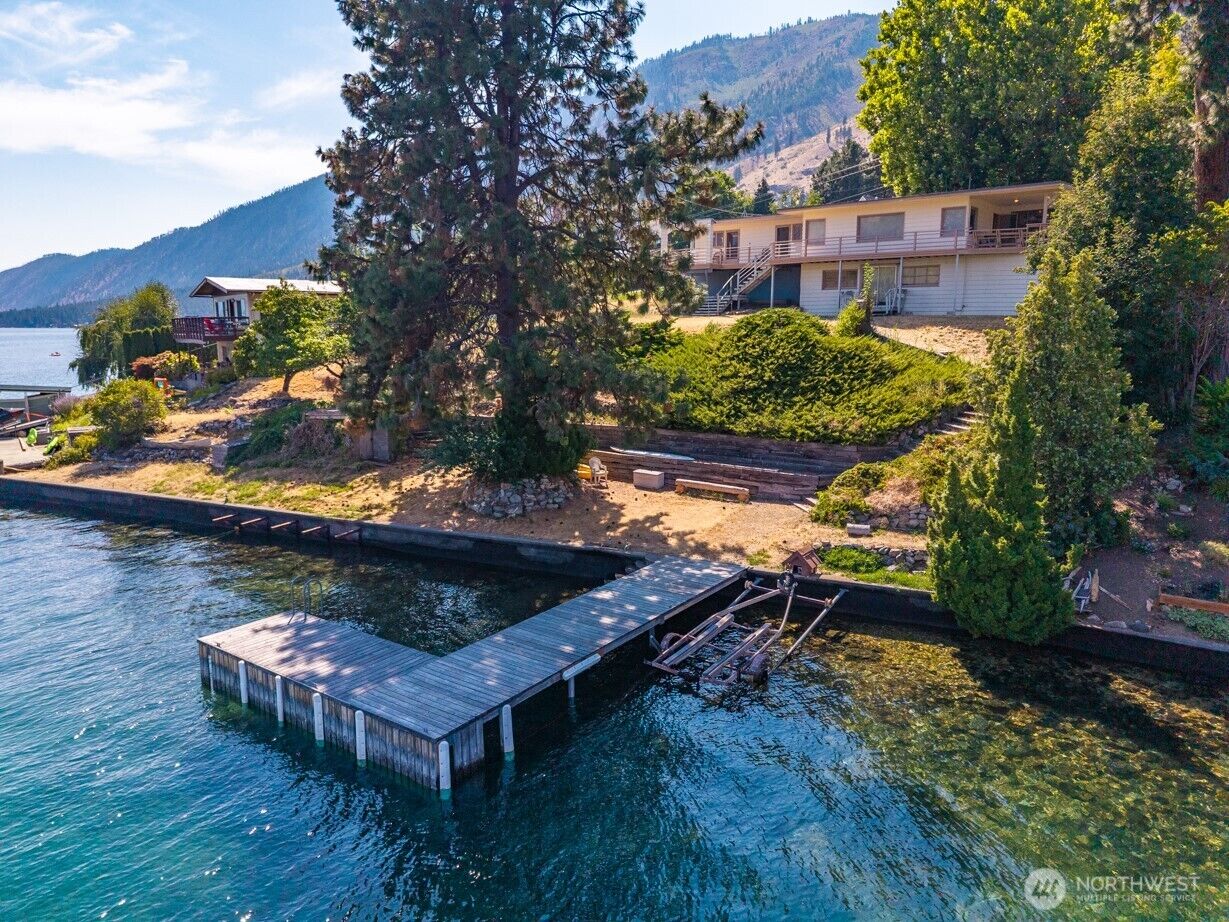 Property Photo: 15082 South Lakeshore Road WA 98816