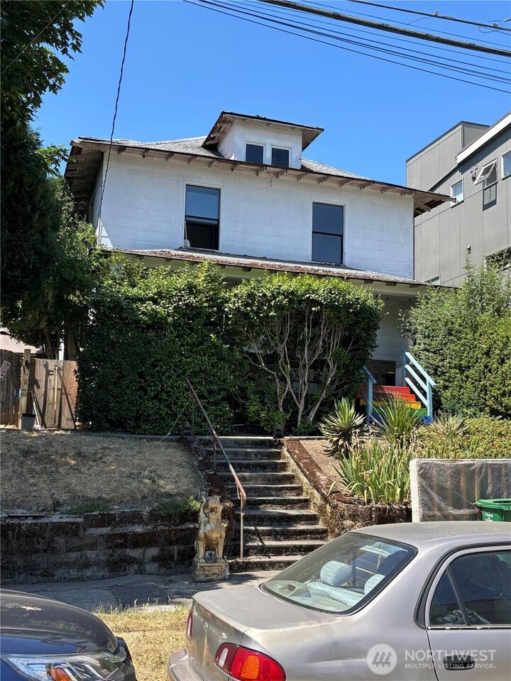 4309  Evanston Avenue N  Seattle WA 98103 photo