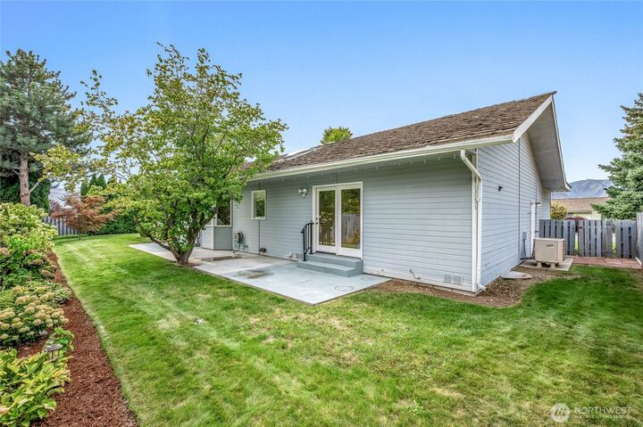Property Photo: 1005 Fairview Place WA 98802