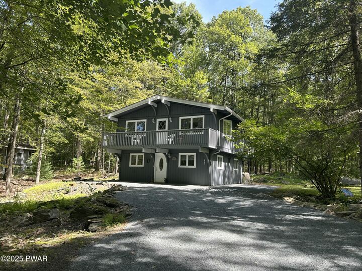 Property Photo: 805 Forest Place PA 18428