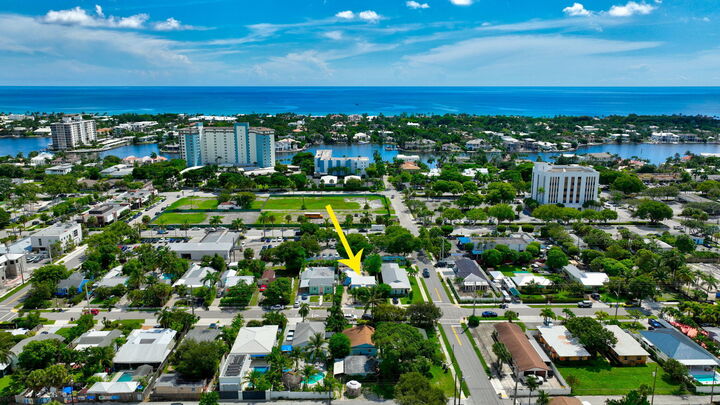 Property Photo: 629 SE 4th Avenue FL 33483