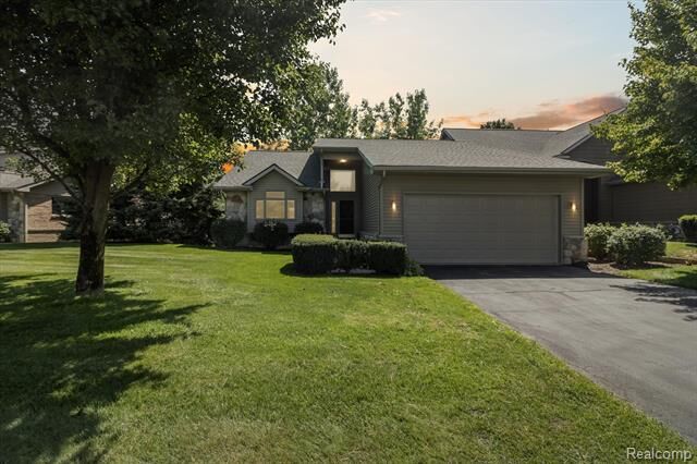 Property Photo:  935 Mildred J Court  MI 48116 