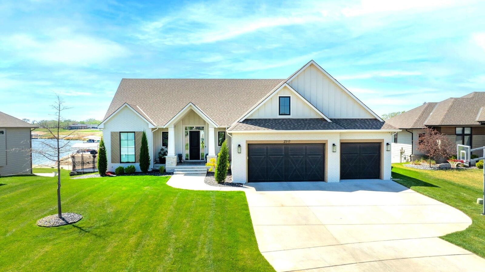 Property Photo: 2517 N Paradise St KS 67205