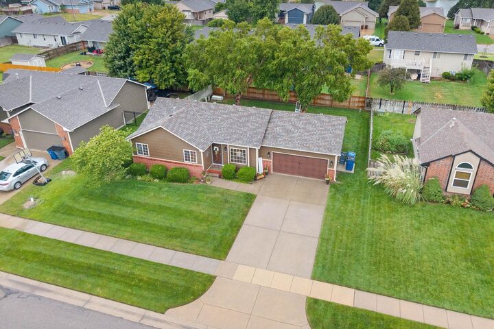Property Photo: 2213 S Parkridge St KS 67209