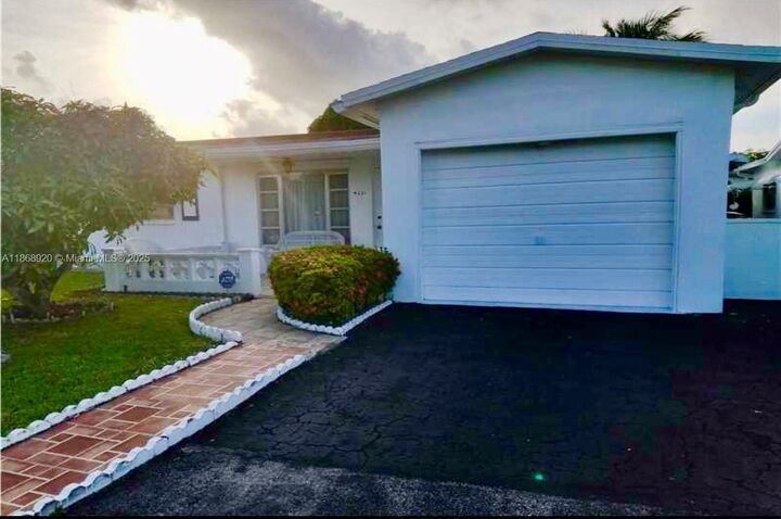 Property Photo: 4231 NW 49th Ave FL 33319