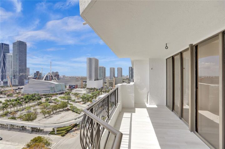Property Photo: 555 NE 15th St 20I FL 33132