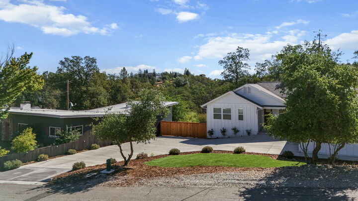 Property Photo: 1387 Ridge Drive CA 96001
