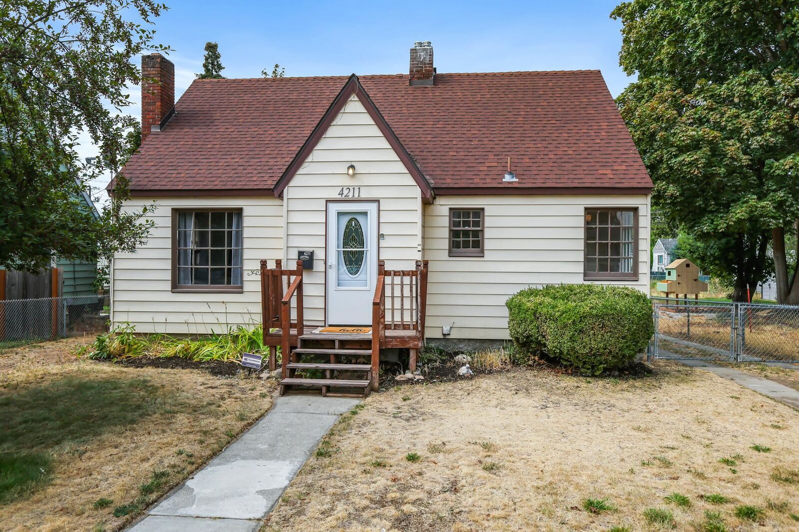 Property Photo: 4211 N Hawthorne St WA 99205