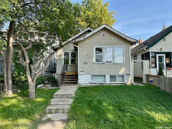 314 26th Street W  Saskatoon SK S7L 0H8 photo