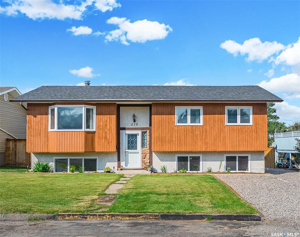 Property Photo:  210 4th Street W  SK S0L 0P0 