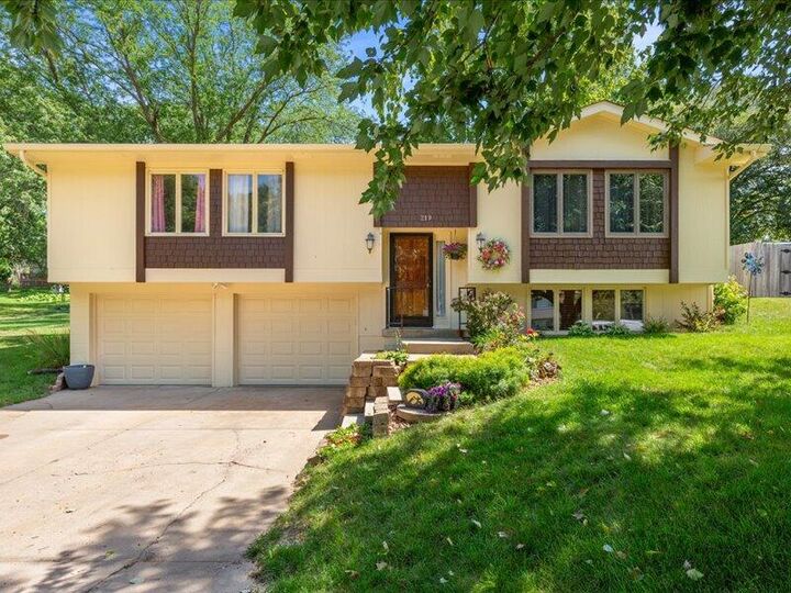 219 Redbud Lane  Council Bluffs IA 51503 photo